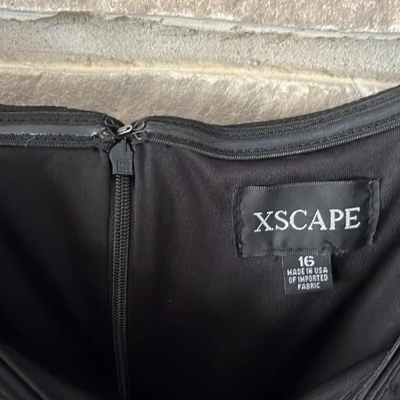 Xscape "MELANIE" 3D FLORAL SLEEVE SCUBA CREPE GOWN Black Size 16 - Picture 12 of 16